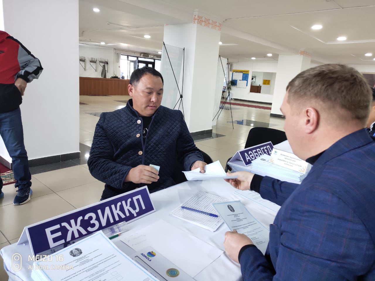 Аудан әкімі Әсен Жақсылықов референдумда дауыс берді