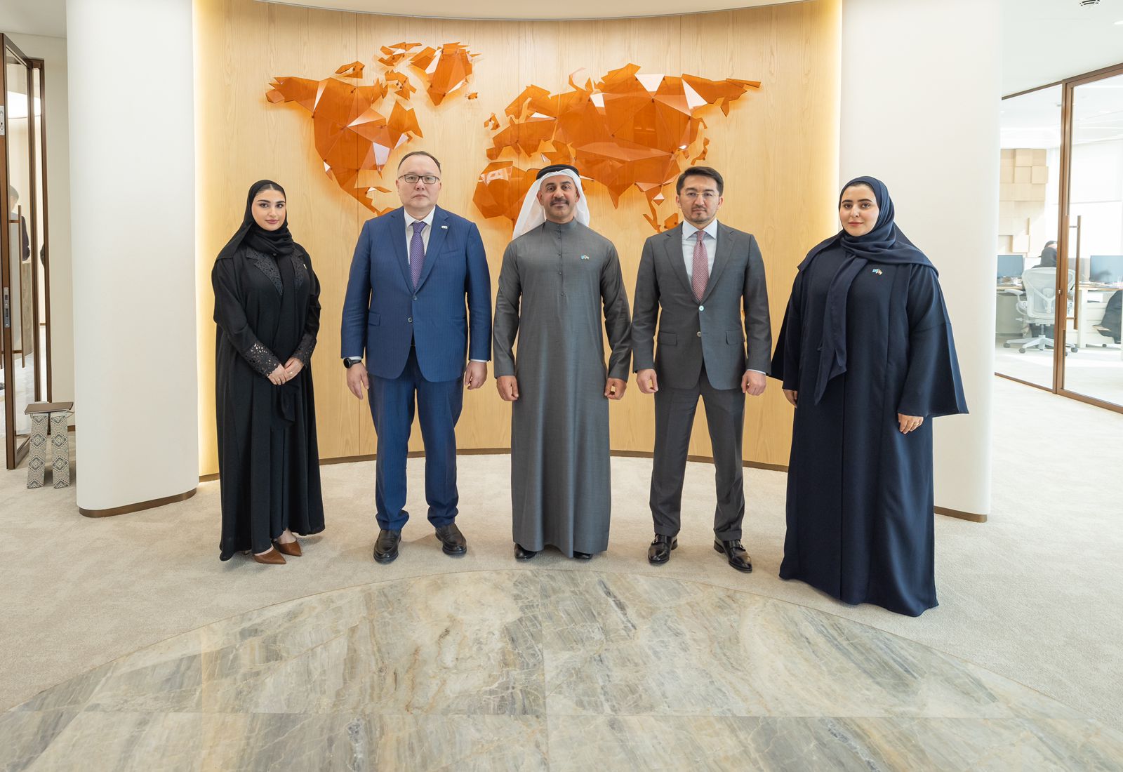 Жаслан Мадиев обсудил вопросы развития ИИ с представителями госуправления ОАЭ