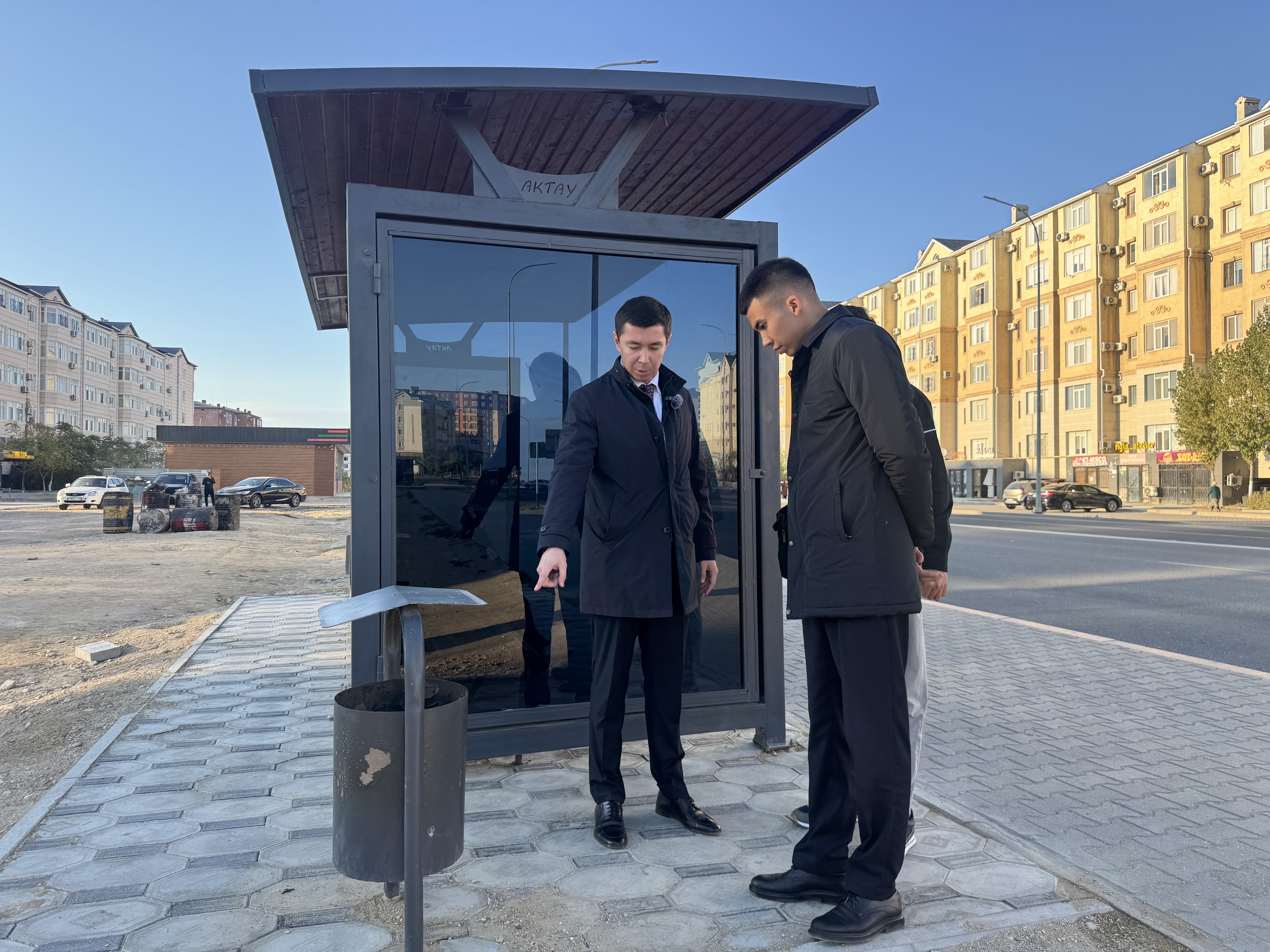 В Актау завершено строительство 100 автобусных остановок