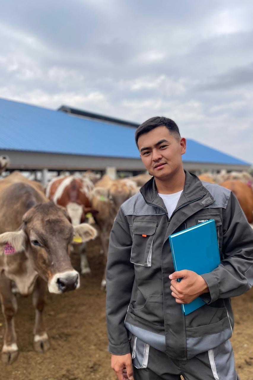 Жас фермер Бауыржан Машанбаев: ветеринар болуды армандаудан үздік жас маман атануға дейін