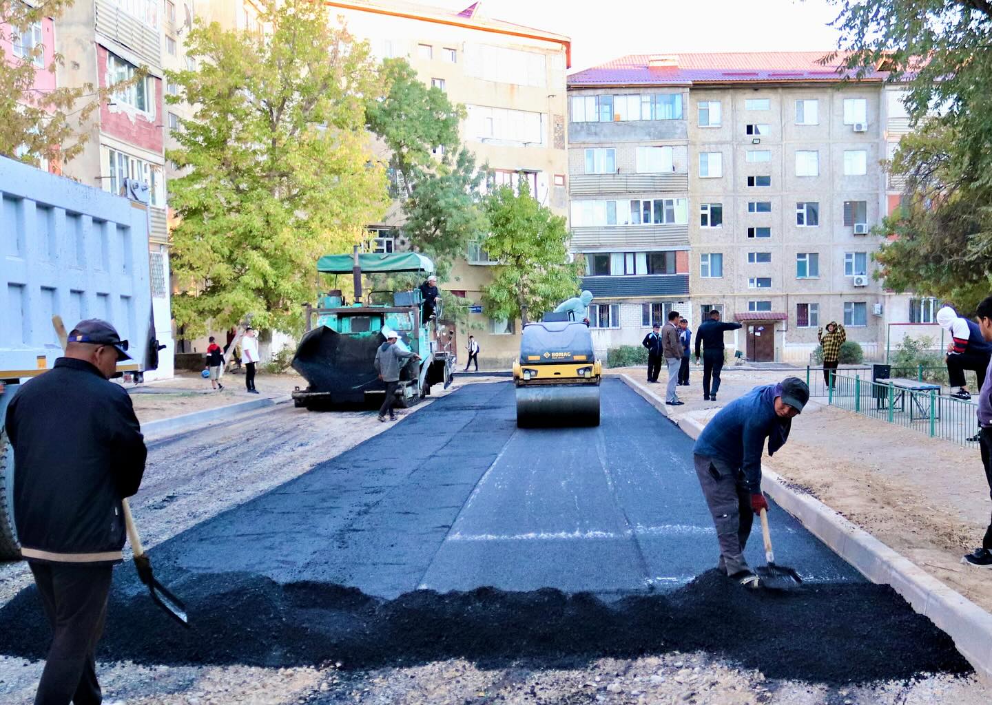 В ГОРОДЕ КЕНТАУ ВЕДЕТСЯ РЕМОНТ МНОГОЭТАЖНЫХ ЖИЛЫХ ДВОРОВ
