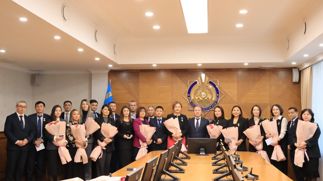 В честь Дня Национальной валюты сотрудники Комитета государственных доходов были награждены государственными наградами