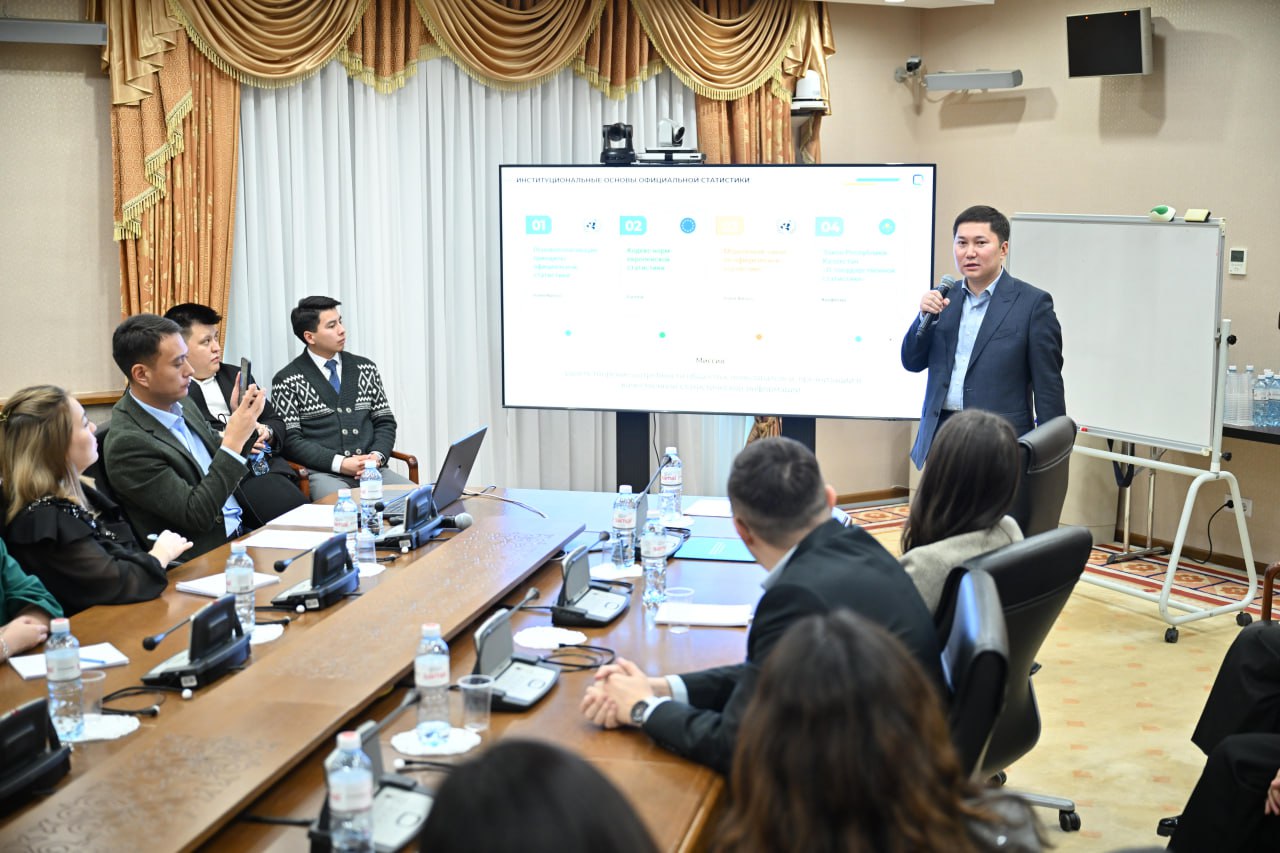 Максат Турлубаев выступил в «Школе аналитики» при Сенате Парламента РК
