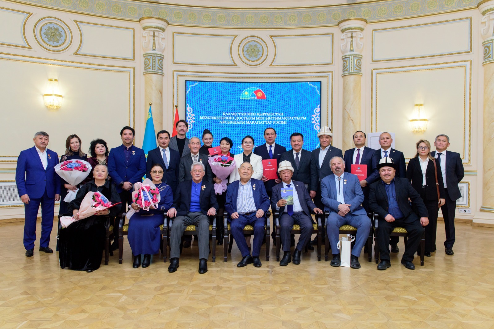 В Алматы вручили премию имени Чингиза Айтматова казахстанским деятелям культуры