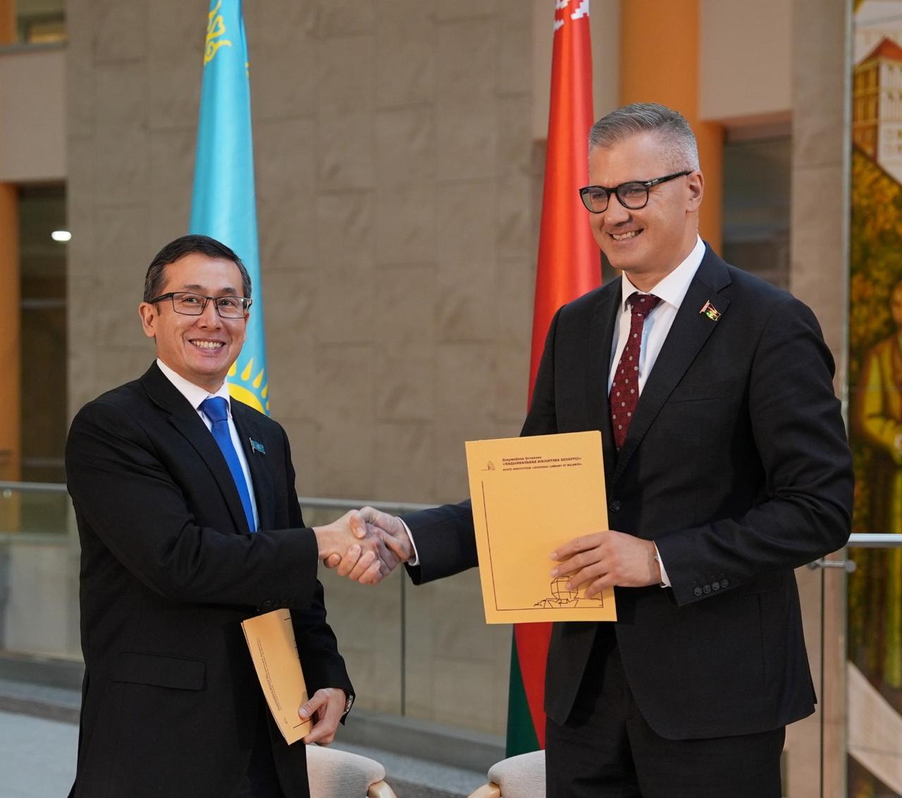 Национальный центр рукописей и редких книг и Национальная библиотека Беларуси подписали меморандум о сотрудничестве