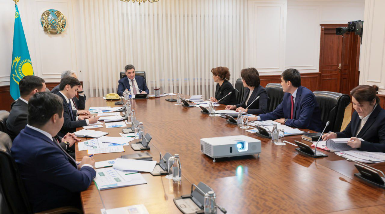 ЦИФРОВИЗАЦИЯ ЗДРАВООХРАНЕНИЯ И УСТОЙЧИВОСТЬ СИСТЕМЫ ОСМС БЫЛИ РАССМОТРЕНЫ В ПРАВИТЕЛЬСТВЕ