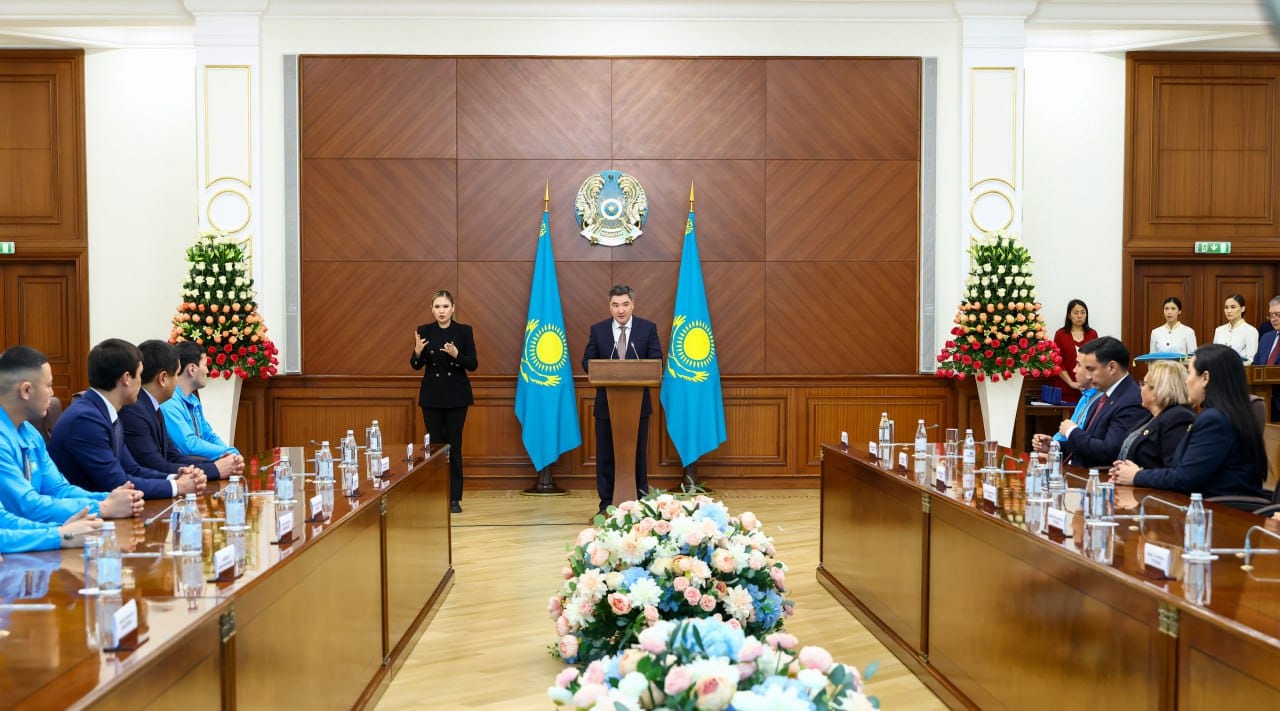 От имени Президента Олжас Бектенов вручил государственные награды призерам и тренерам XXV Летних Сурдлимпийских игр