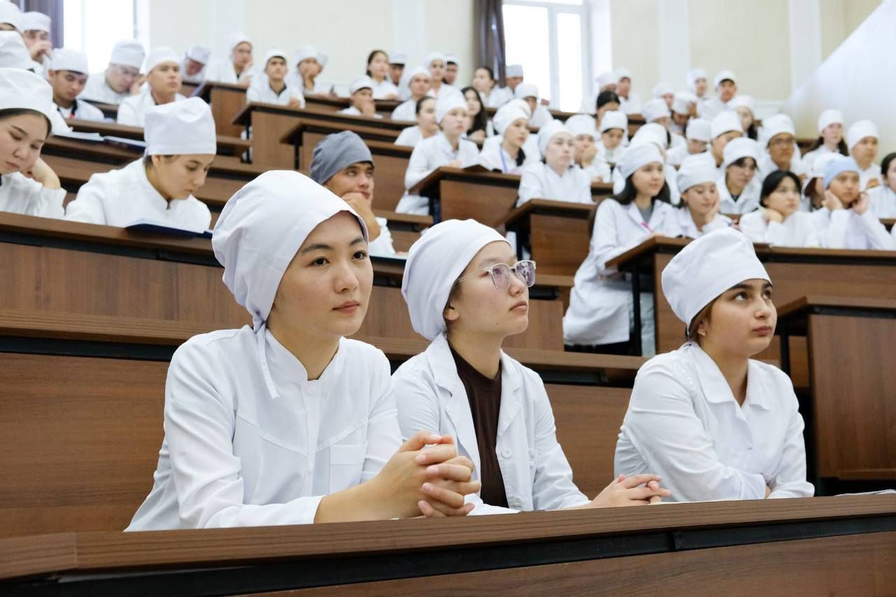 2025 ЖЫЛЫ ЖАС МАМАНДАРДЫҢ ҮШТЕН ЕКІСІНЕН АСТАМЫ АУЫЛДЫҚ МЕДИЦИНАЛЫҚ ҰЙЫМДАРҒА ЖҰМЫСҚА ОРНАЛАСТЫРЫЛДЫ