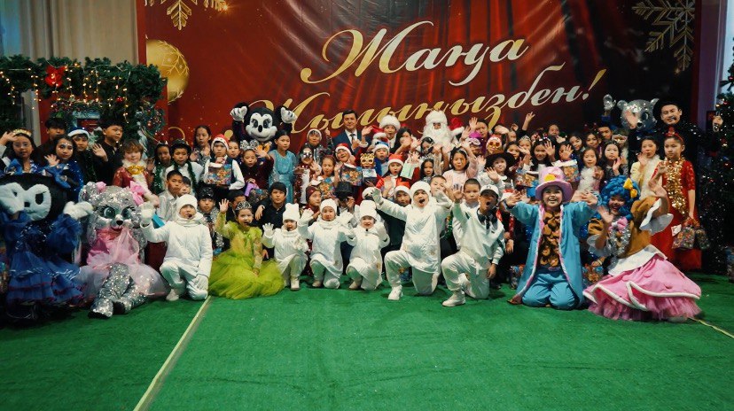 Елка акима района-праздничная радость для детей