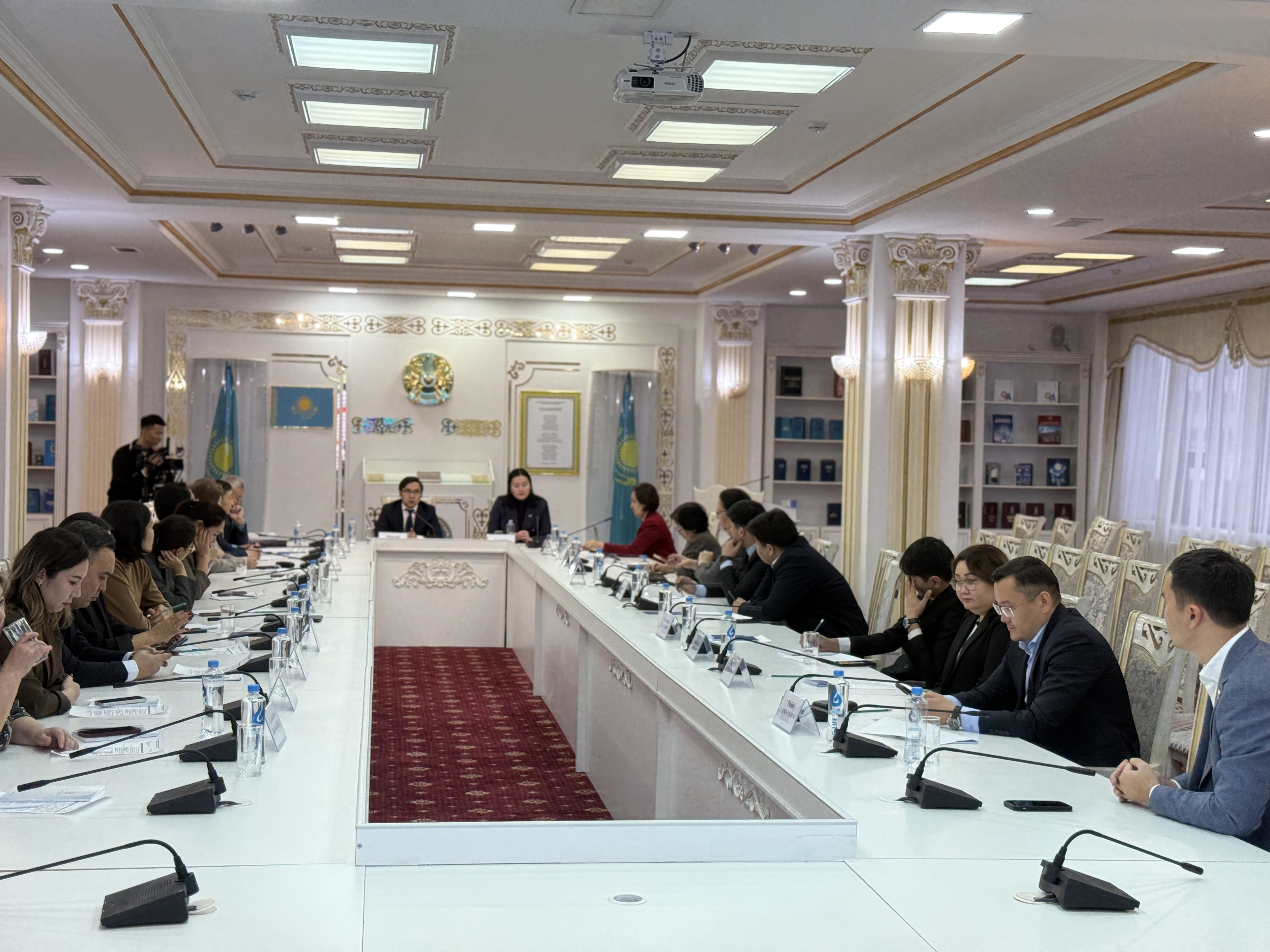 В Астане начался республиканский семинар по вопросам государственных символов и геральдики