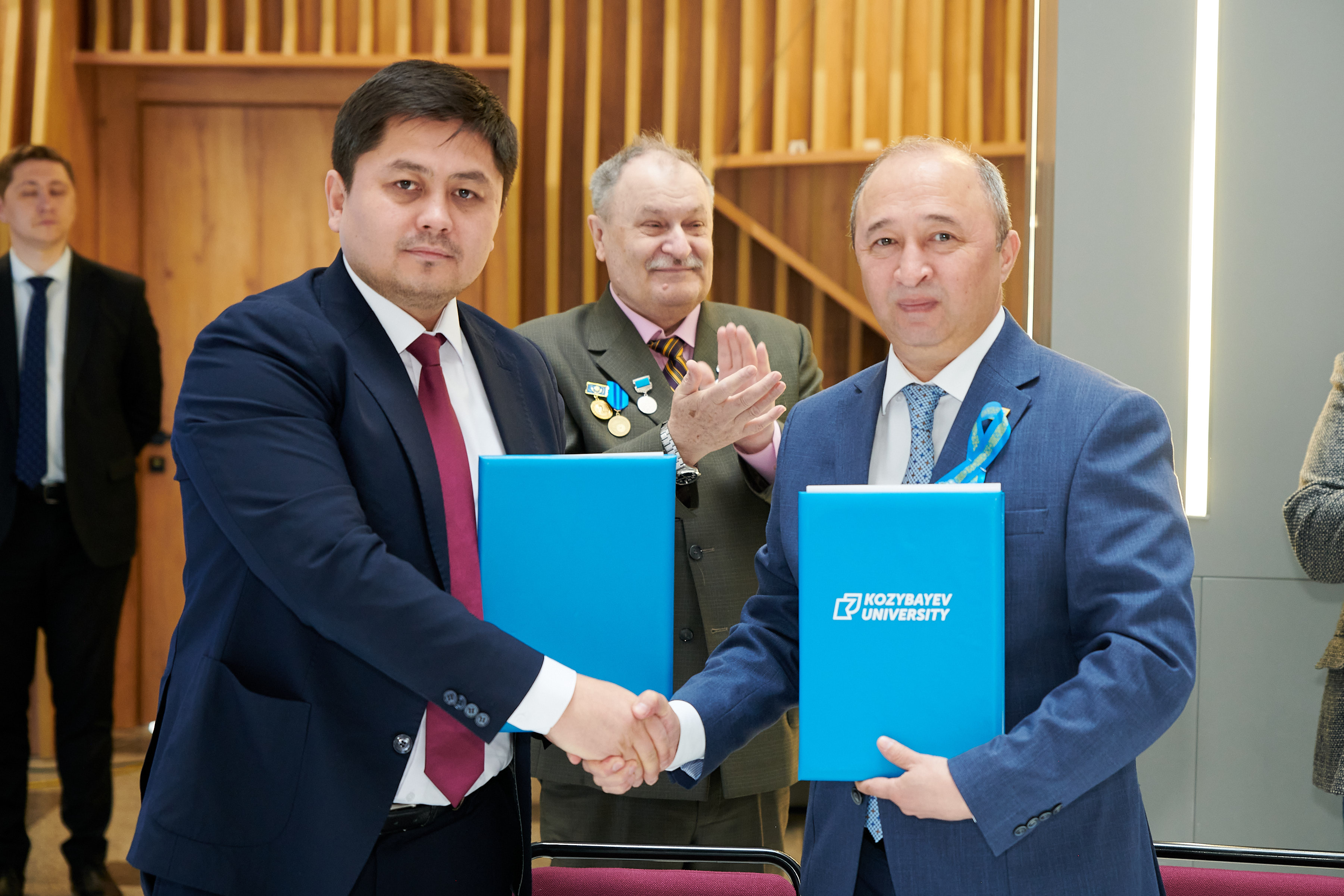 Подписание меморандума о сотрудничестве между Kozybayev University и Институтом ионосферы