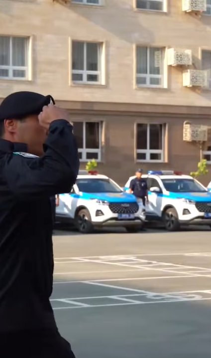 В Атырау  полицейские наградили местных жителей за активную гражданскую позицию