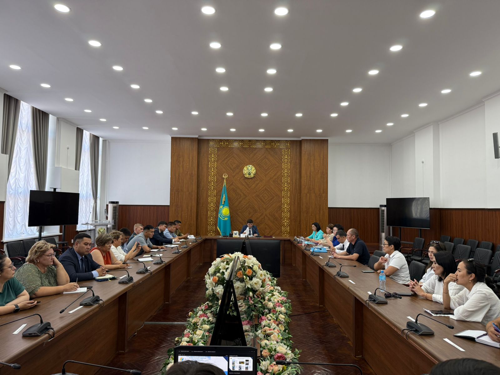 Әкімдік жанындағы ҚР Мемлекеттік рәміздерін тексеру жөніндегі комиссияның отырысы өтті