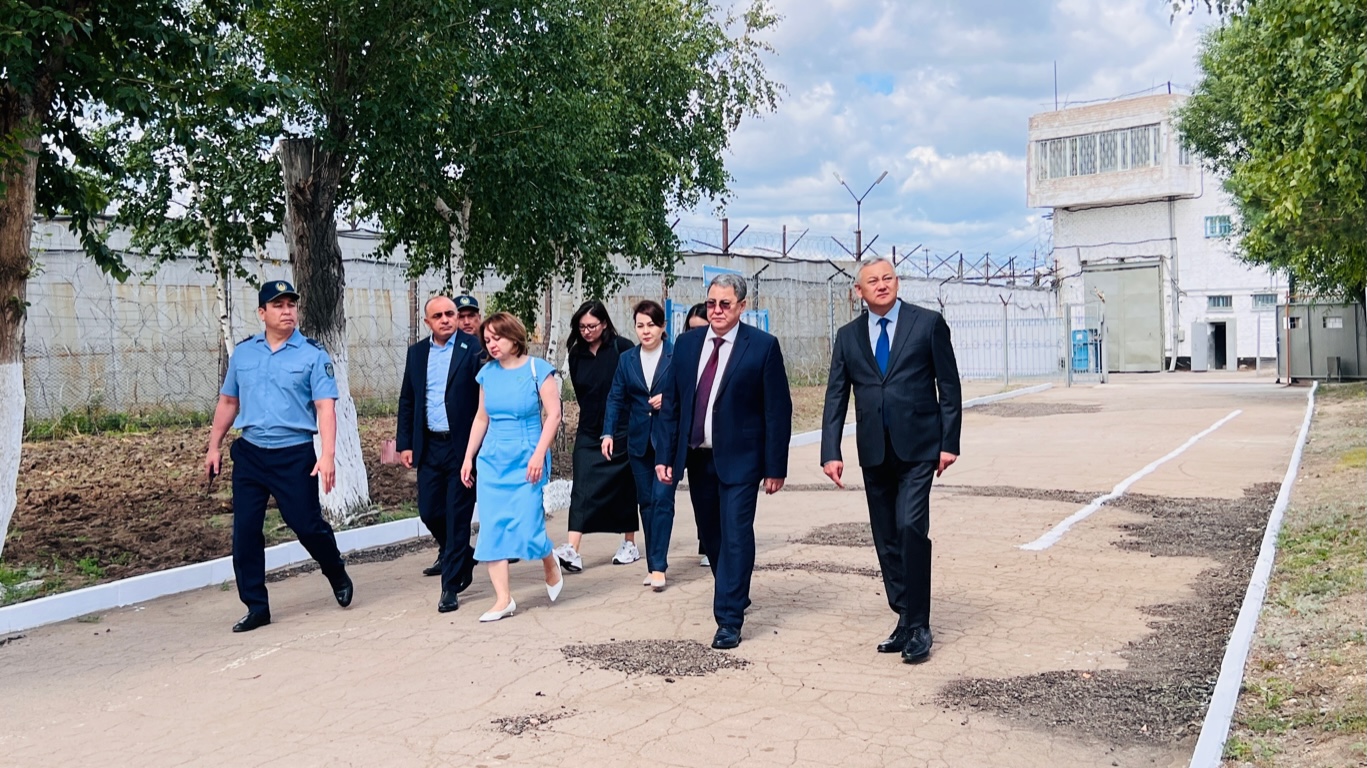 Депутаты Мажилиса посетили столичный следственный изолятор