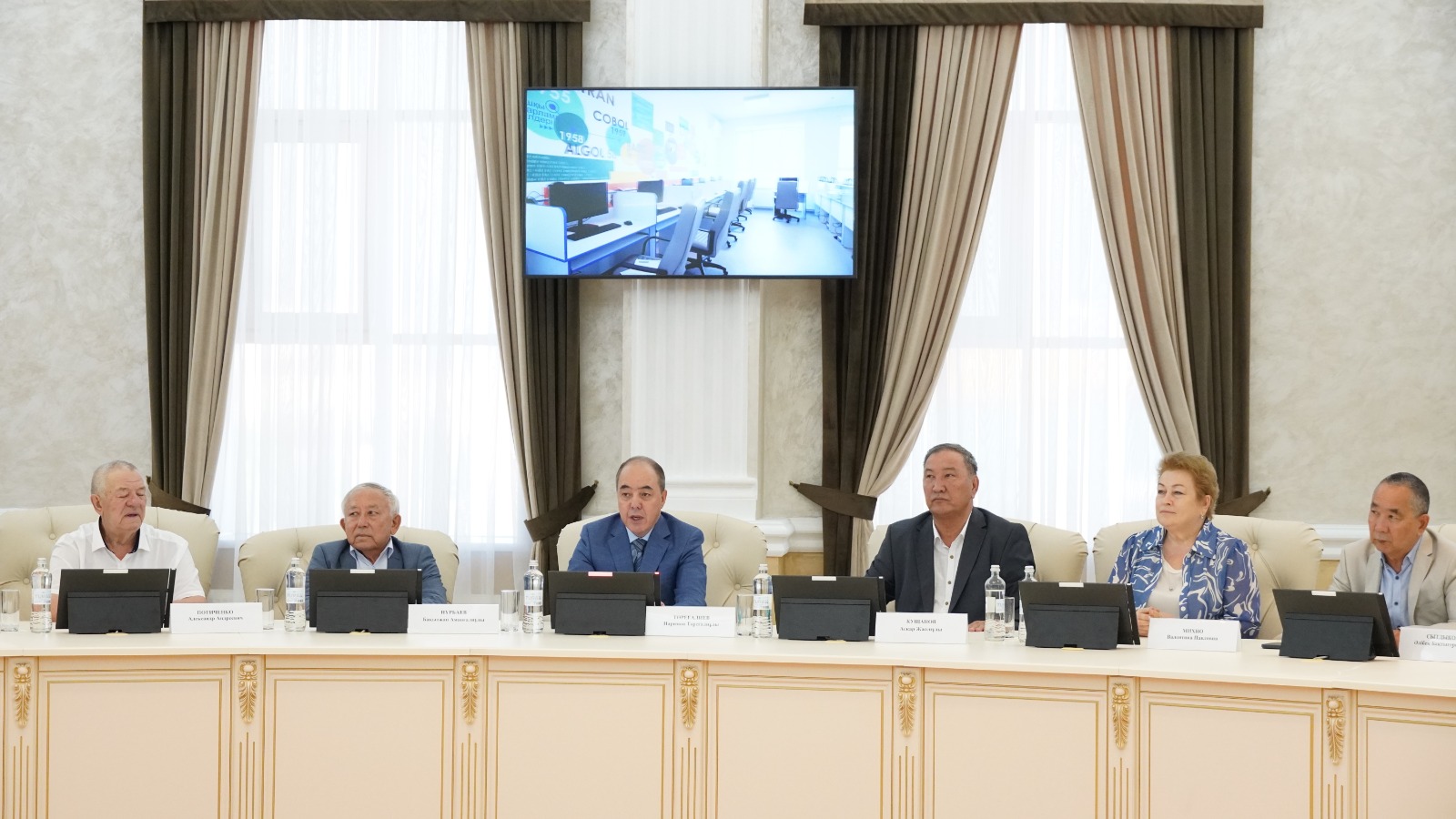 БҚО әкімі құрылысшыларды марапаттады