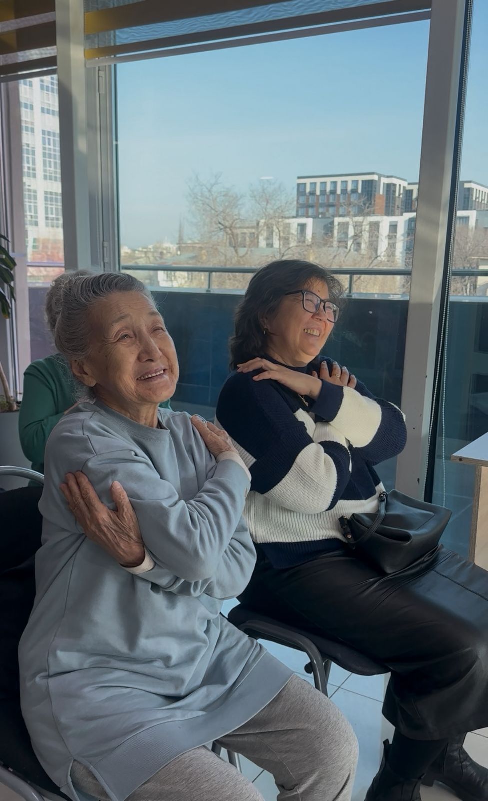 Музыкально-поэтический вечер «Снова душа поёт» прошёл в Центре активного долголетия Алматы