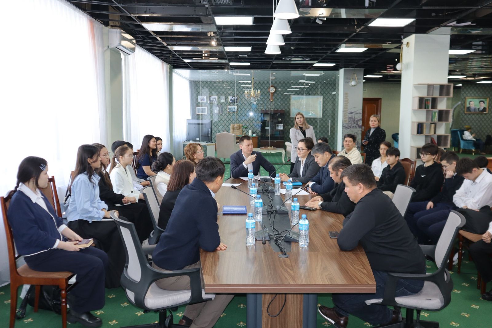 Круглый стол на тему «Кітап және жасанды интеллект» прошел в Национальной академической библиотеке РК