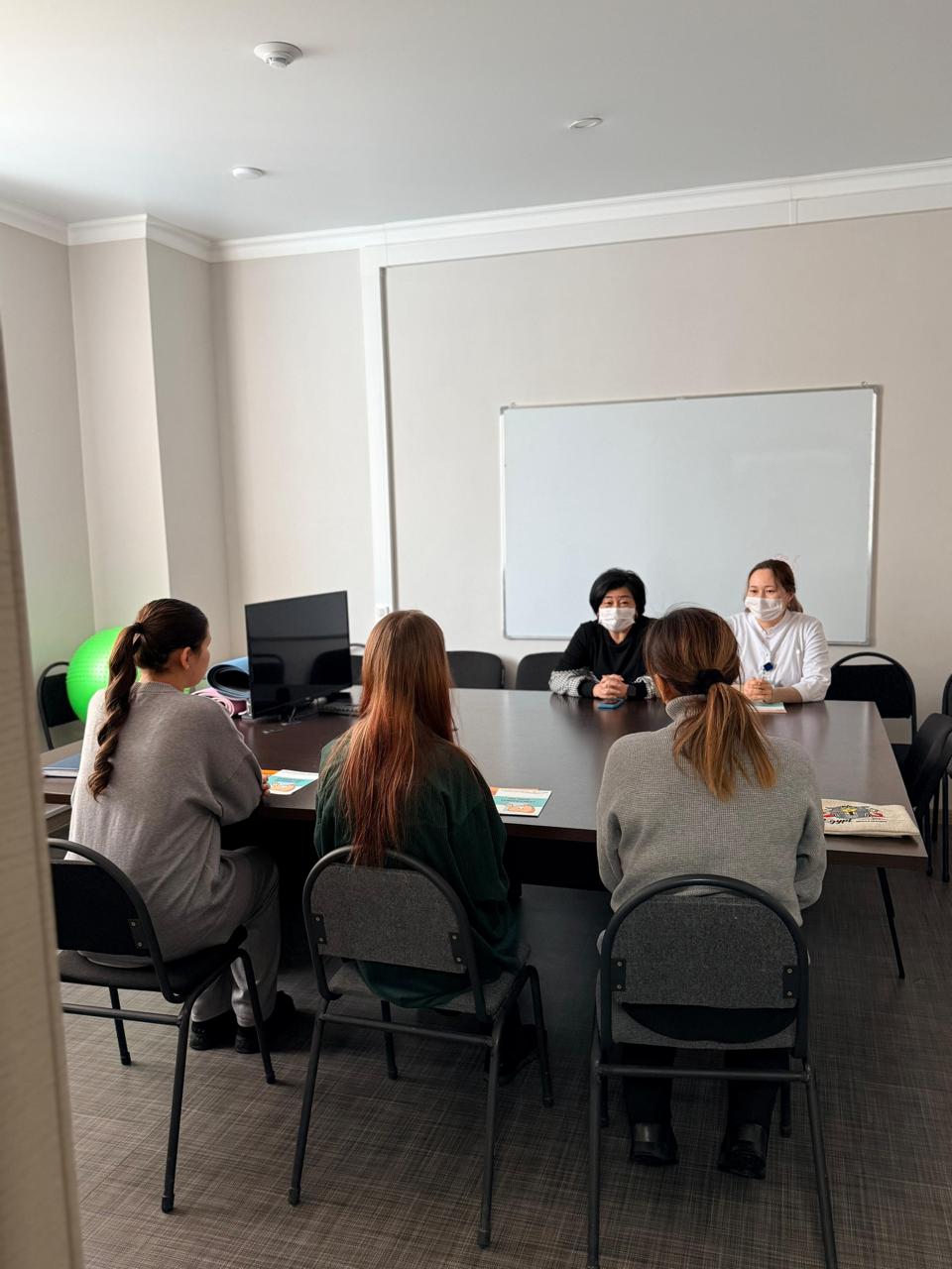 "Теміртау қаласының жаңа емханасы" ЖШС базасында  болашақ аналармен вакцинацияның маңыздылығы бойынша кездесу өтті