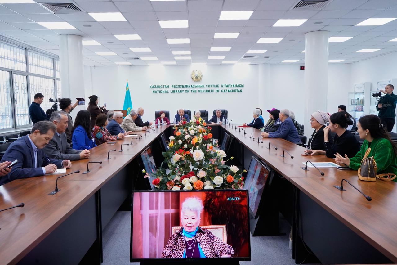 Творческое наследие Магиры Кожахметовой представили в Алматы