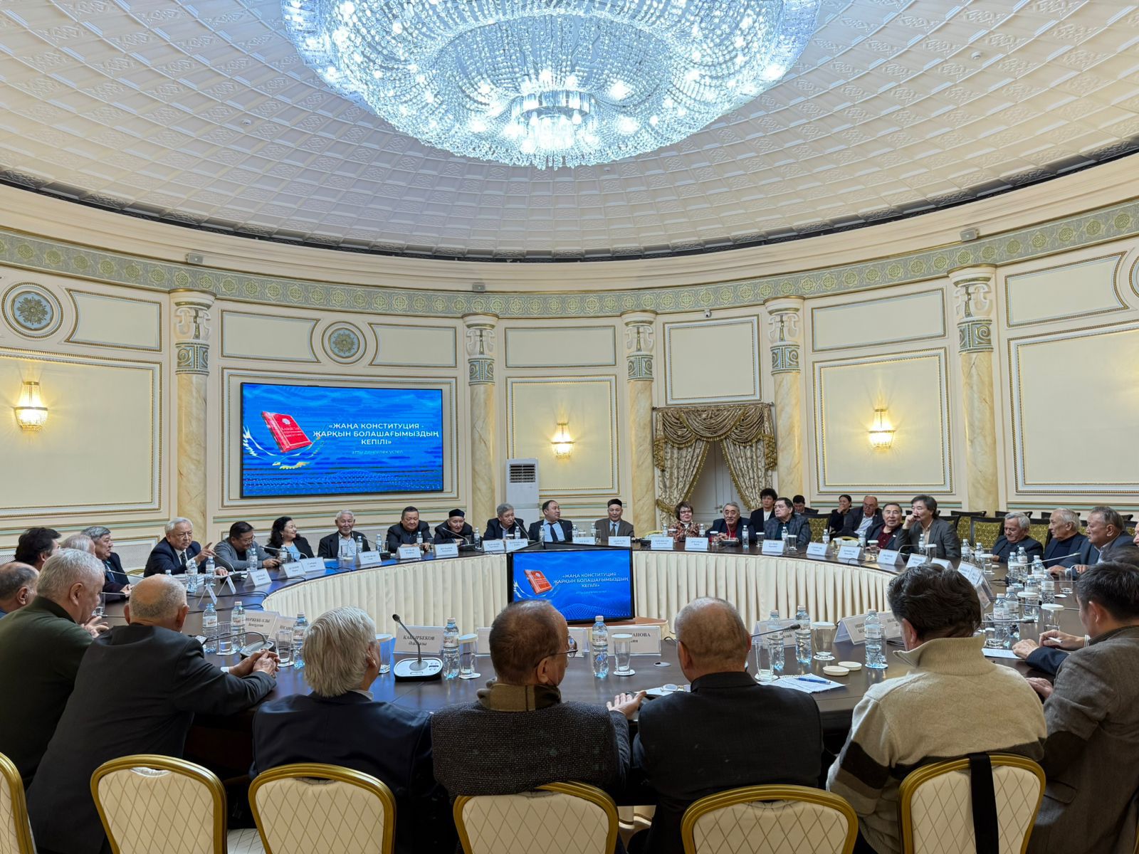 Қазақстан Жазушылар одағы жаңа Конституция жобасын қолдады