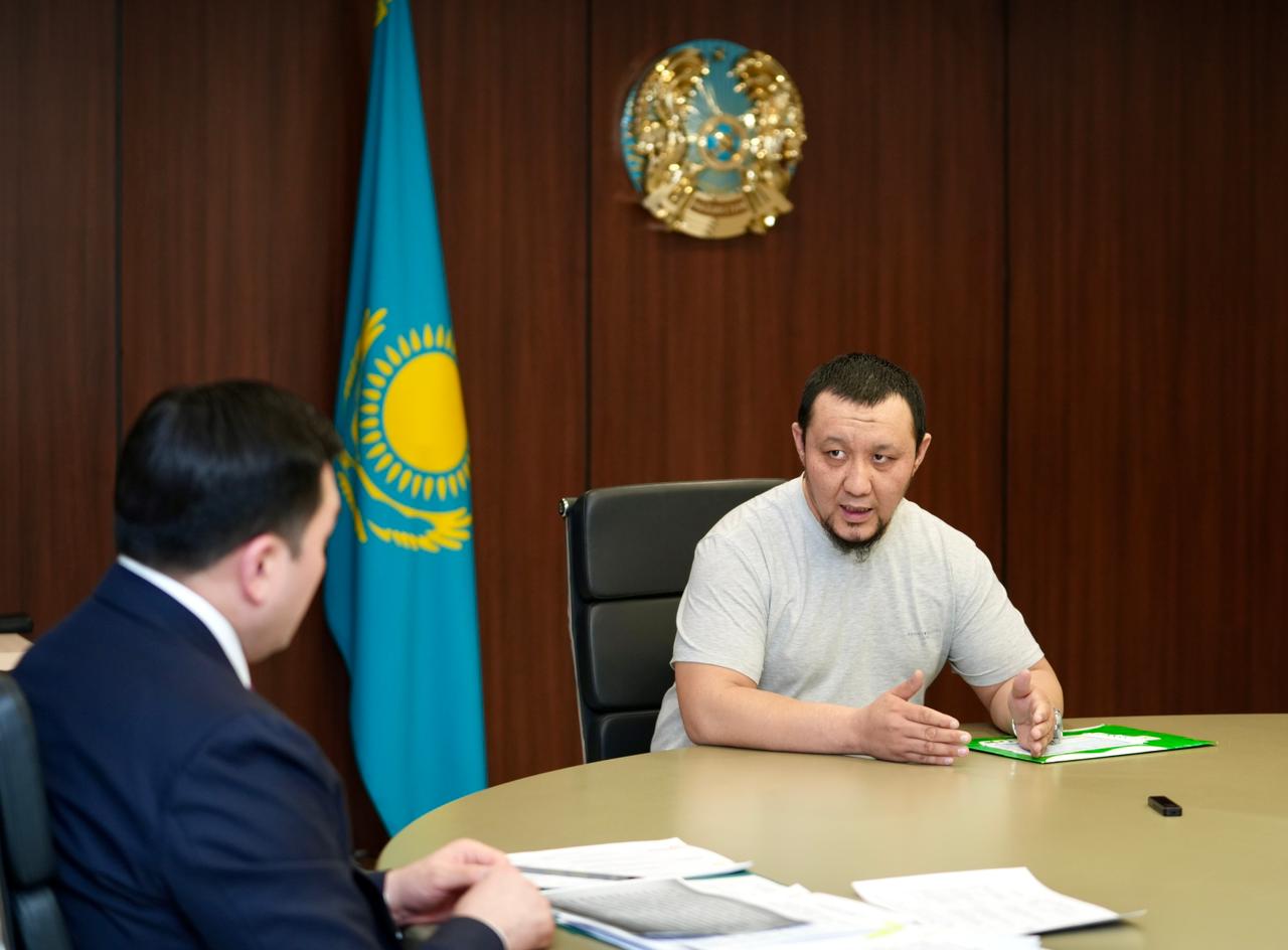 От эко-инноваций до защиты прав потребителей: Ерлан Аккенженов ответил на вопросы граждан