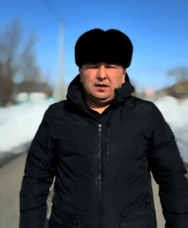 В районном центре активно проводятся работы по вывозу снега с целью предотвращения весеннего паводка.