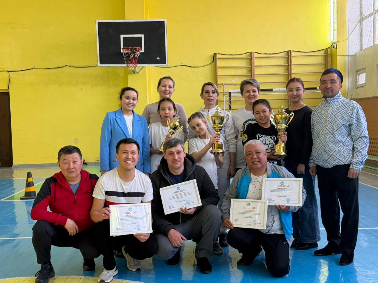 В МККК «Дом школьников №5» в преддверии празднования Наурыза и в честь референдума состоялось спортивно-эстафетное соревнование «Папа, мама и я»