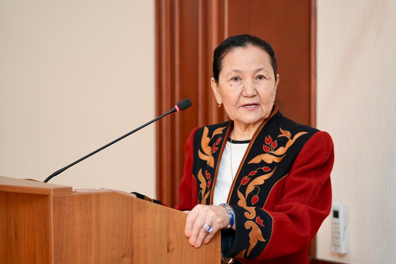 Профессор Энергетика министрлігінің қызметкерлеріне Наурыз дәстүрлері туралы дәріс оқыды