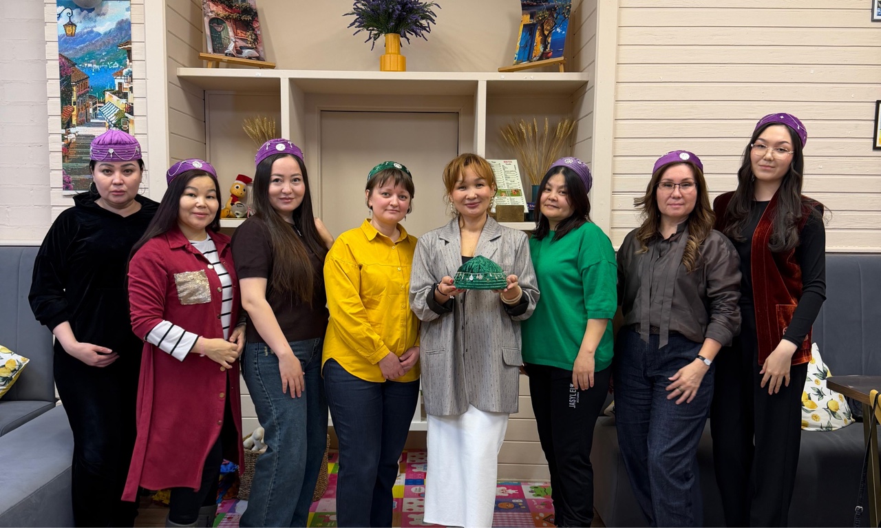 Креатор из Астаны провела благотворительный мастер-класс по расшивке тюбетейки в честь Наурыза