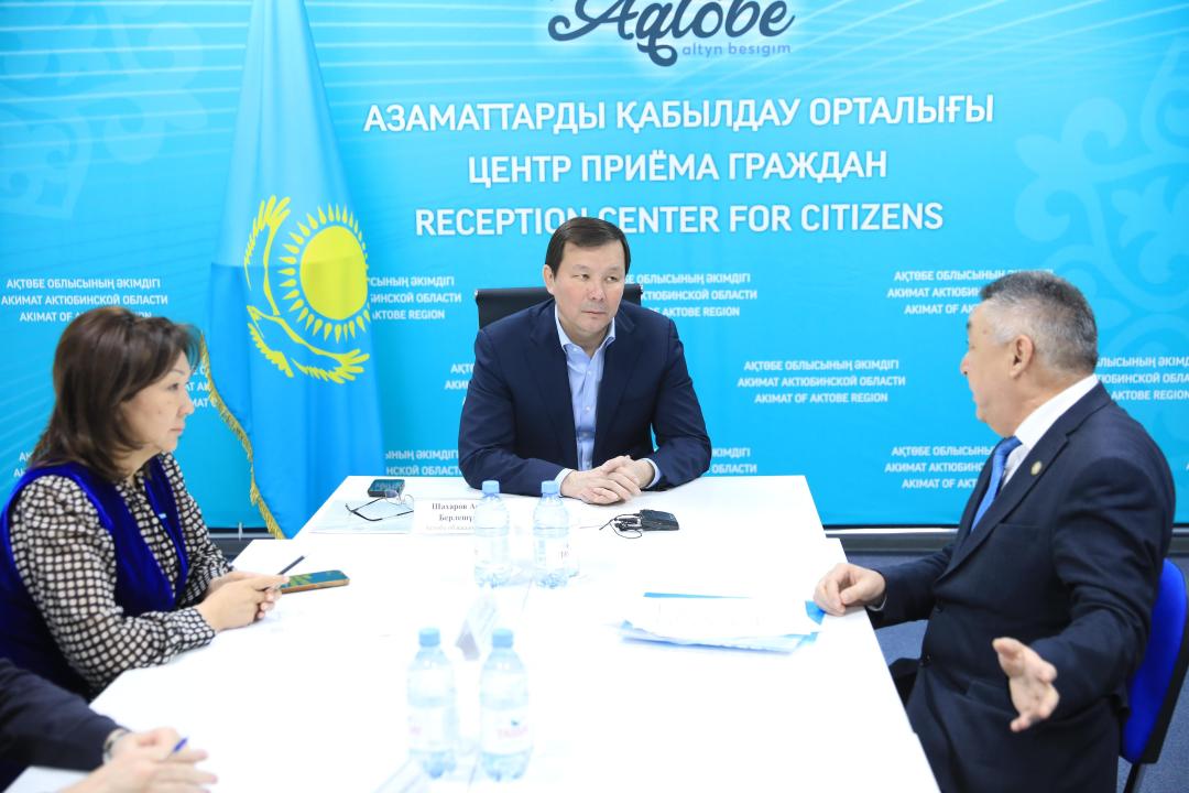 В Актобе аким области провел прием граждан