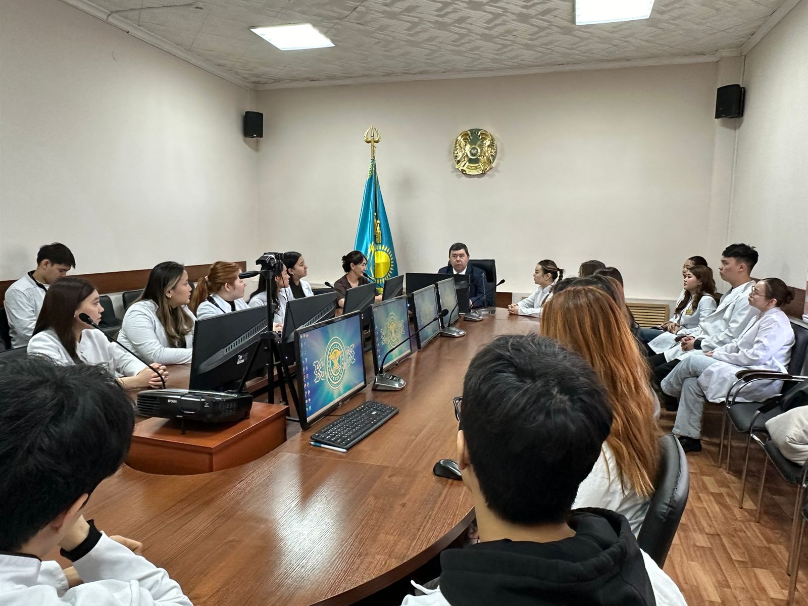 Қарағанды медициналық университетінің студенттерімен кәсіби бағдар беру кездесуі өтті