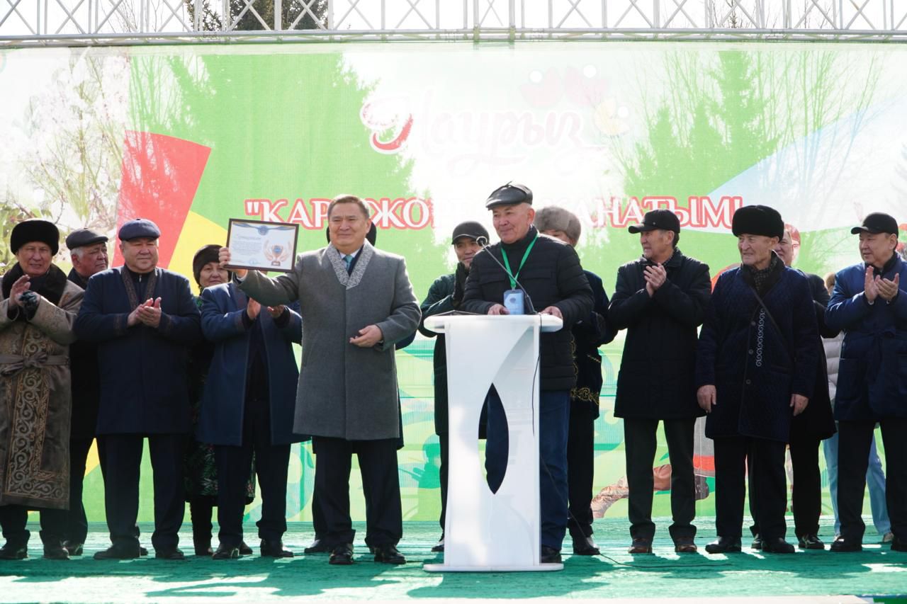 Рекордное число танцоров исполнили қара жорға в г. Кокшетау