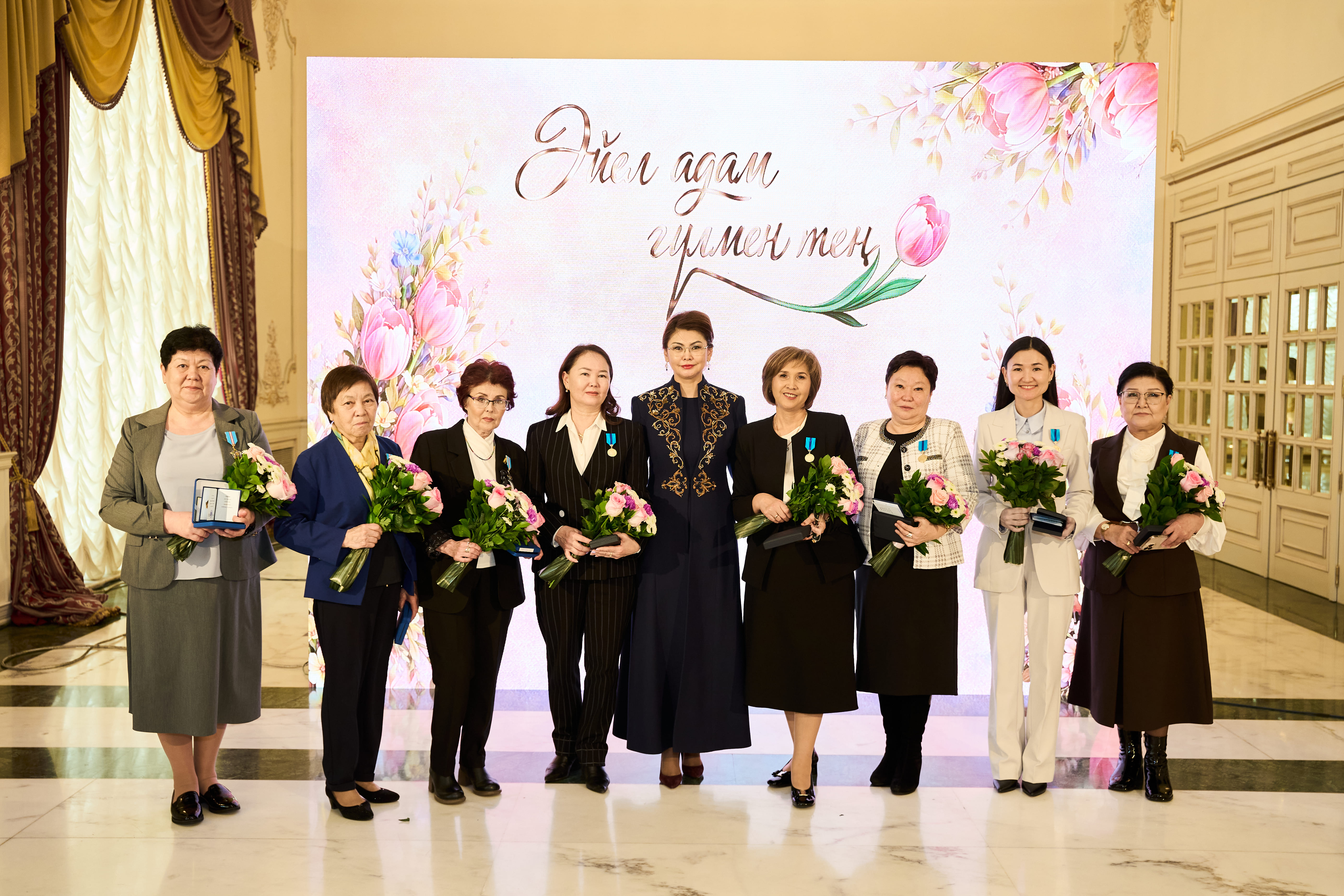 В честь 8 Марта от имени Президента вручены государственные награды