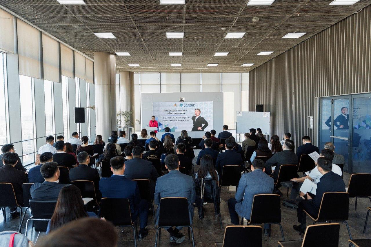 В столице начался обучающий семинар-тренинг для руководителей молодежных ресурсных центров