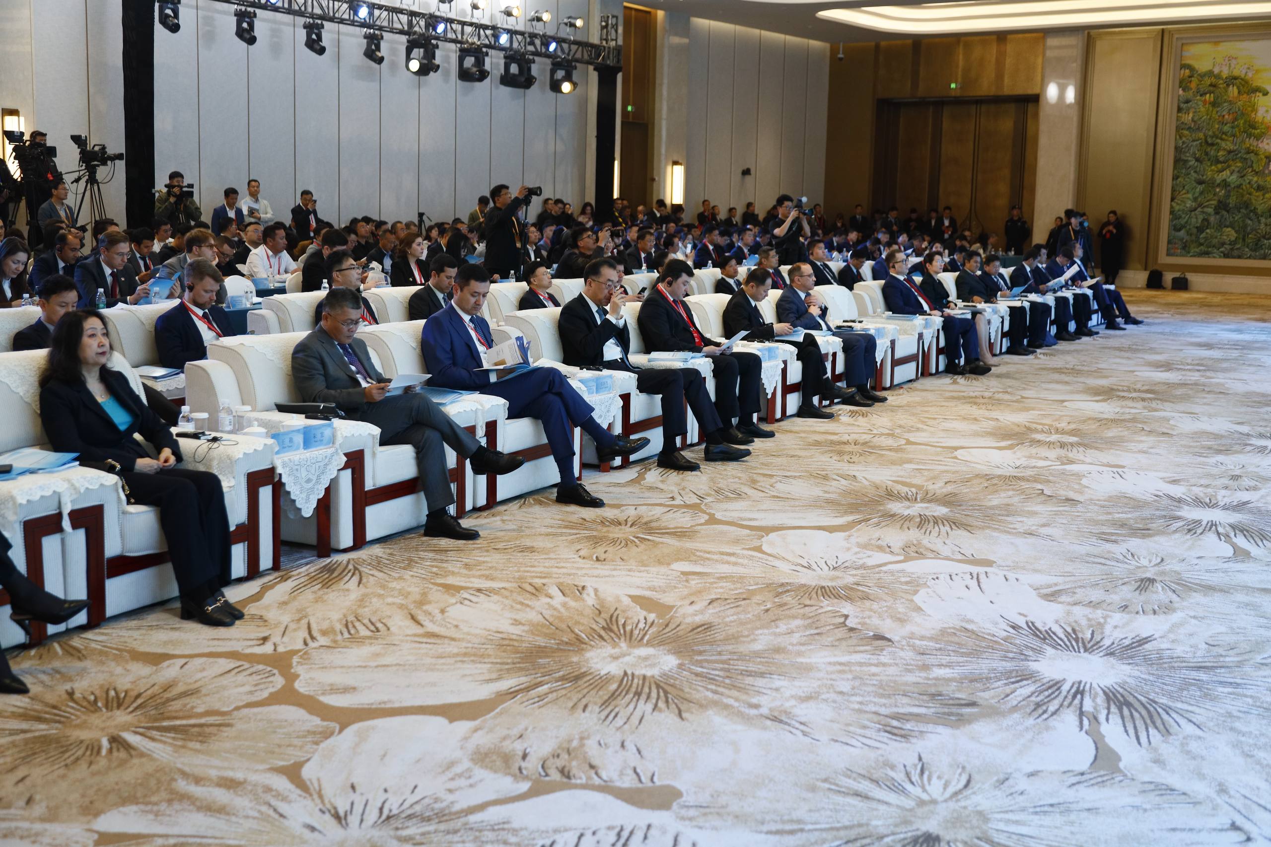 Казахстан усиливает экспорт в Китай: Шаккалиев принял участие в форуме ШОС