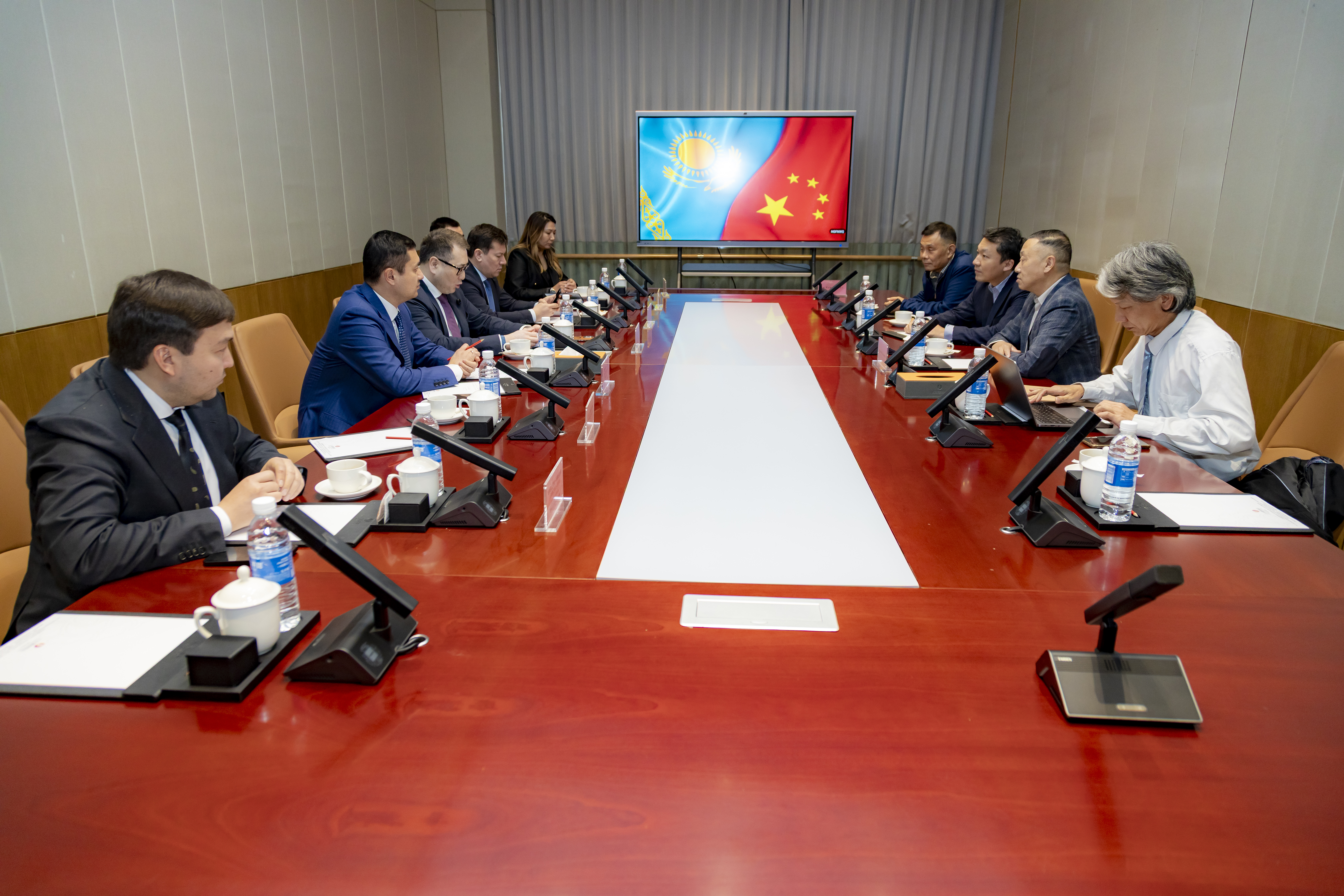 Казахстанские компании достигли договоренностей на $125 млн в Циндао