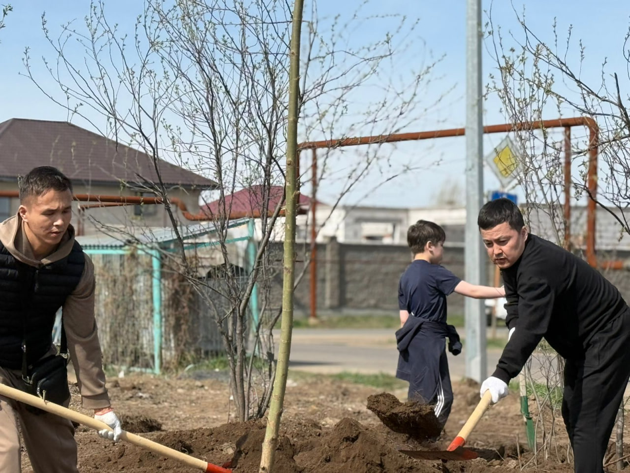 В Астане гвардейцы приняли участие в экологической акции «Таза Қазақстан»
