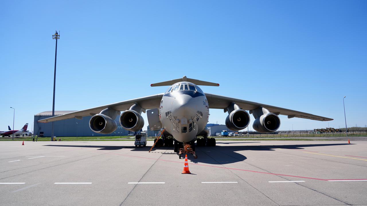 Глава МЧС ознакомился с авиационной техникой для ликвидации ЧС