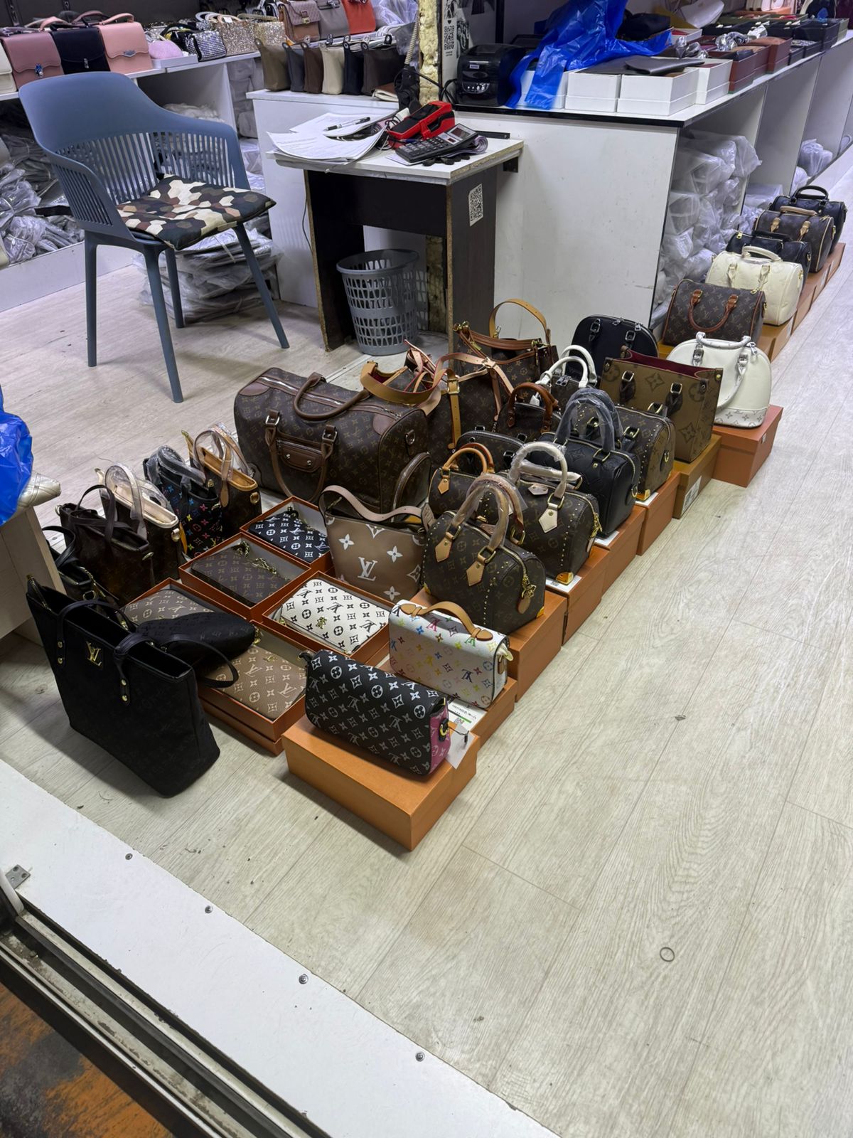 Сотрудники Министерства юстиции выявили факты незаконного использования товарных знаков «Louis Vuitton» и «Nesquik»