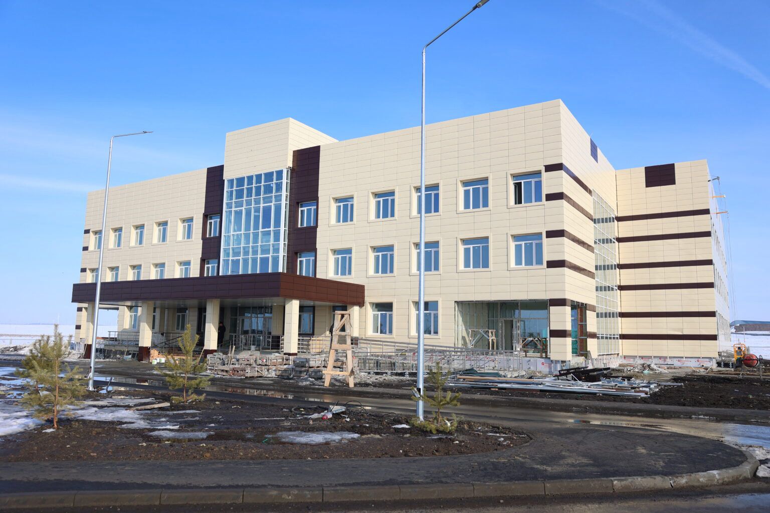Строительство новой поликлиники в поселке Заречный близится к завершению