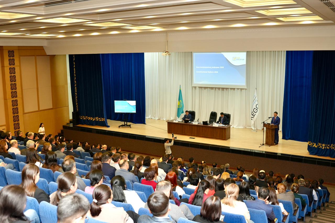 Конституциялық сот Төрағасының орынбасары энергетикалық блок өкілдерімен кездесті