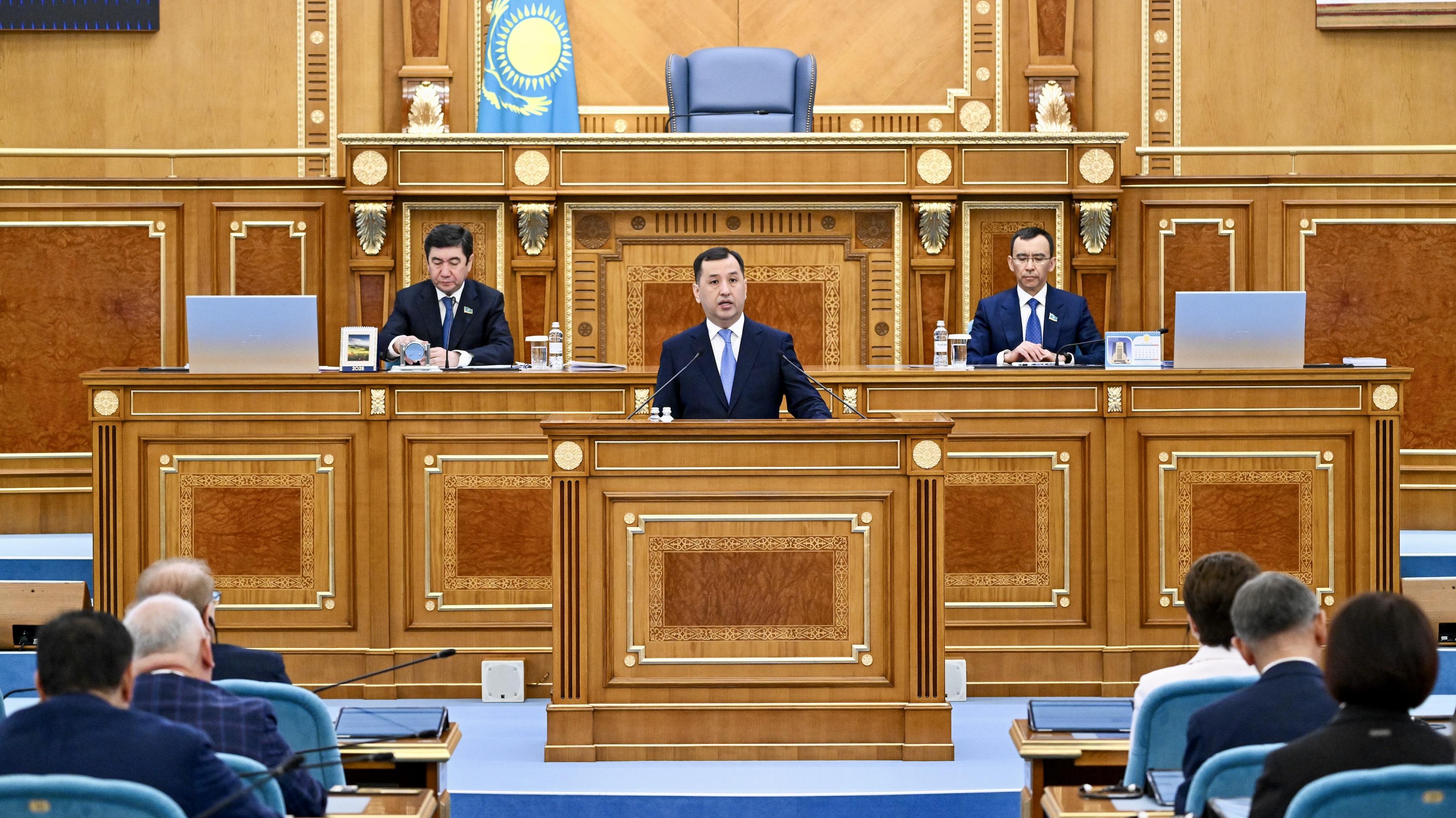 Парламент елорданың мәртебесі мен ҚР әкімшілік-аумақтық құрылысы туралы конституциялық заң жобасын бірінші оқылымда мақұлдады