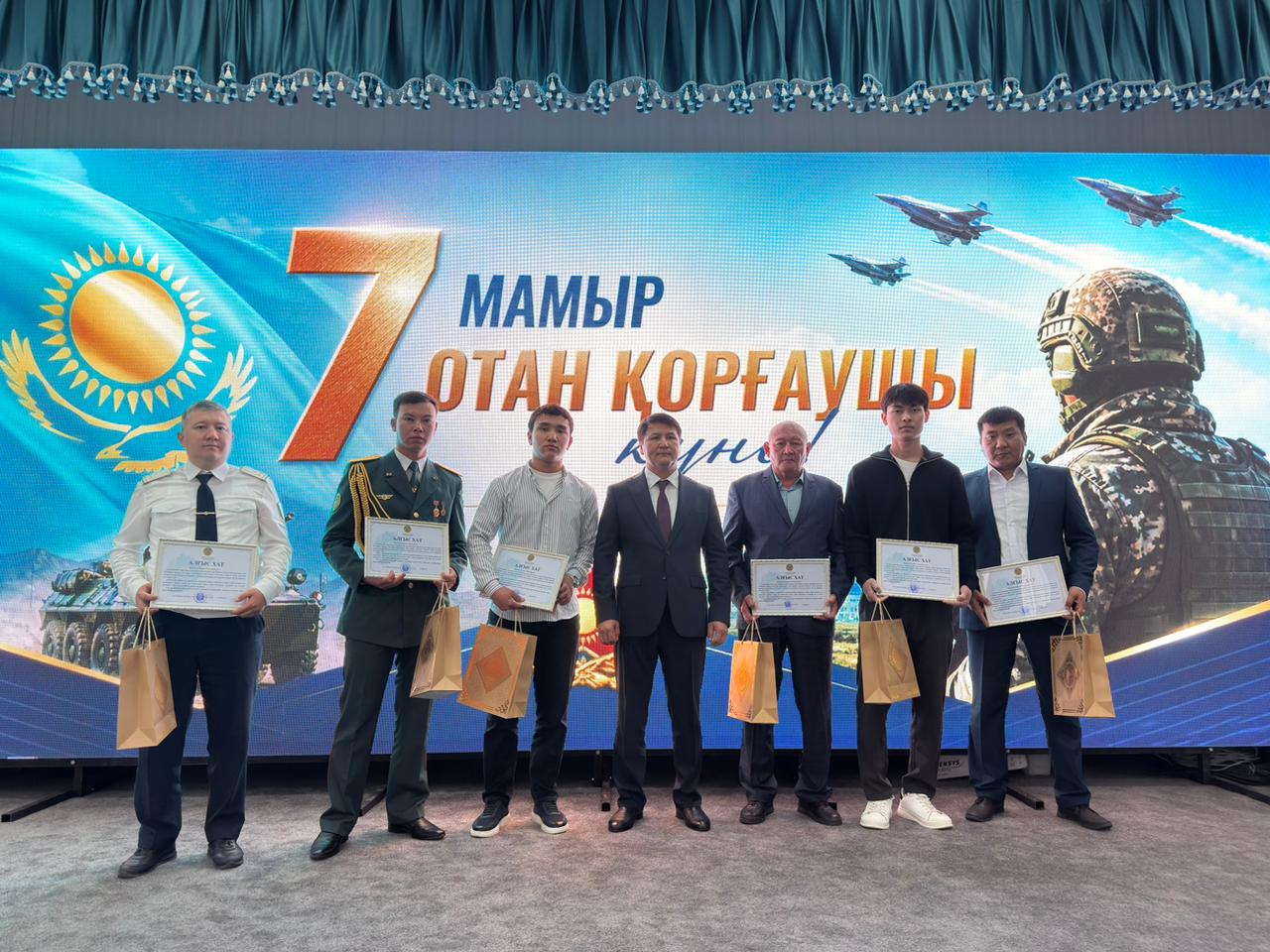 В районном акимате прошло праздничное мероприятие ко Дню защитника Отечества