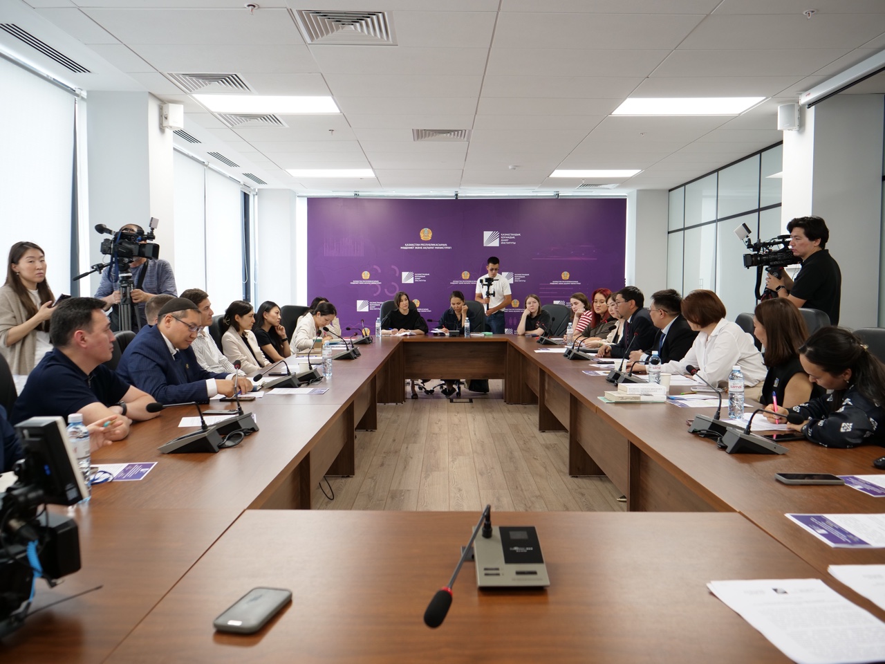 Астанада Мемлекет басшысының «Кітап оқу мәдениетін дамыту және зерделі ұлт қалыптастыру жөніндегі шаралар туралы» Жарлығы талқыланды