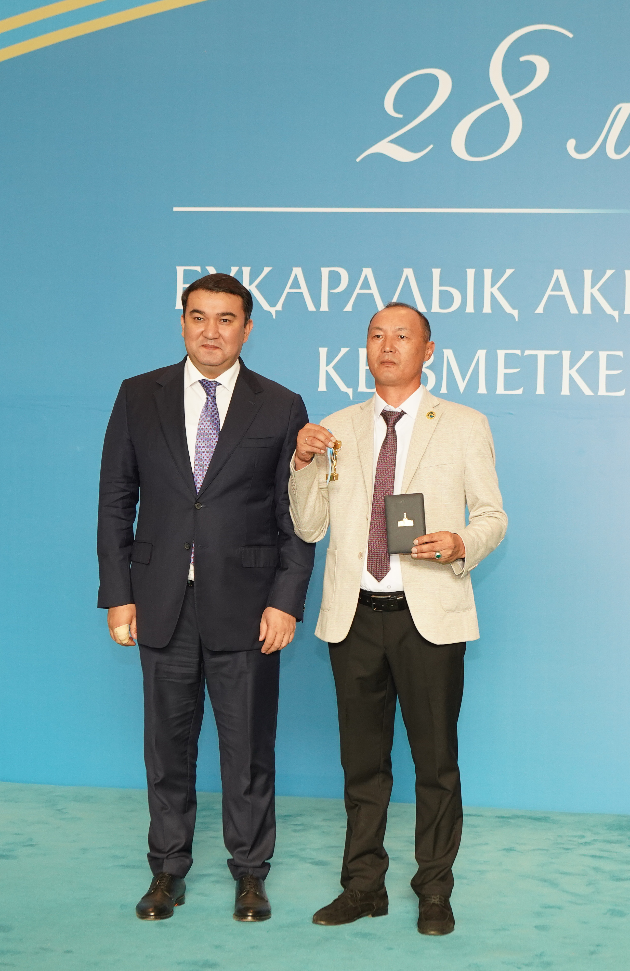 ТҮРКІСТАН ОБЛЫСЫНДА ПРЕЗИДЕНТ АТЫНАН БАҚ ӨКІЛДЕРІНЕ БАСПАНА КІЛТІ ТАБЫСТАЛДЫ