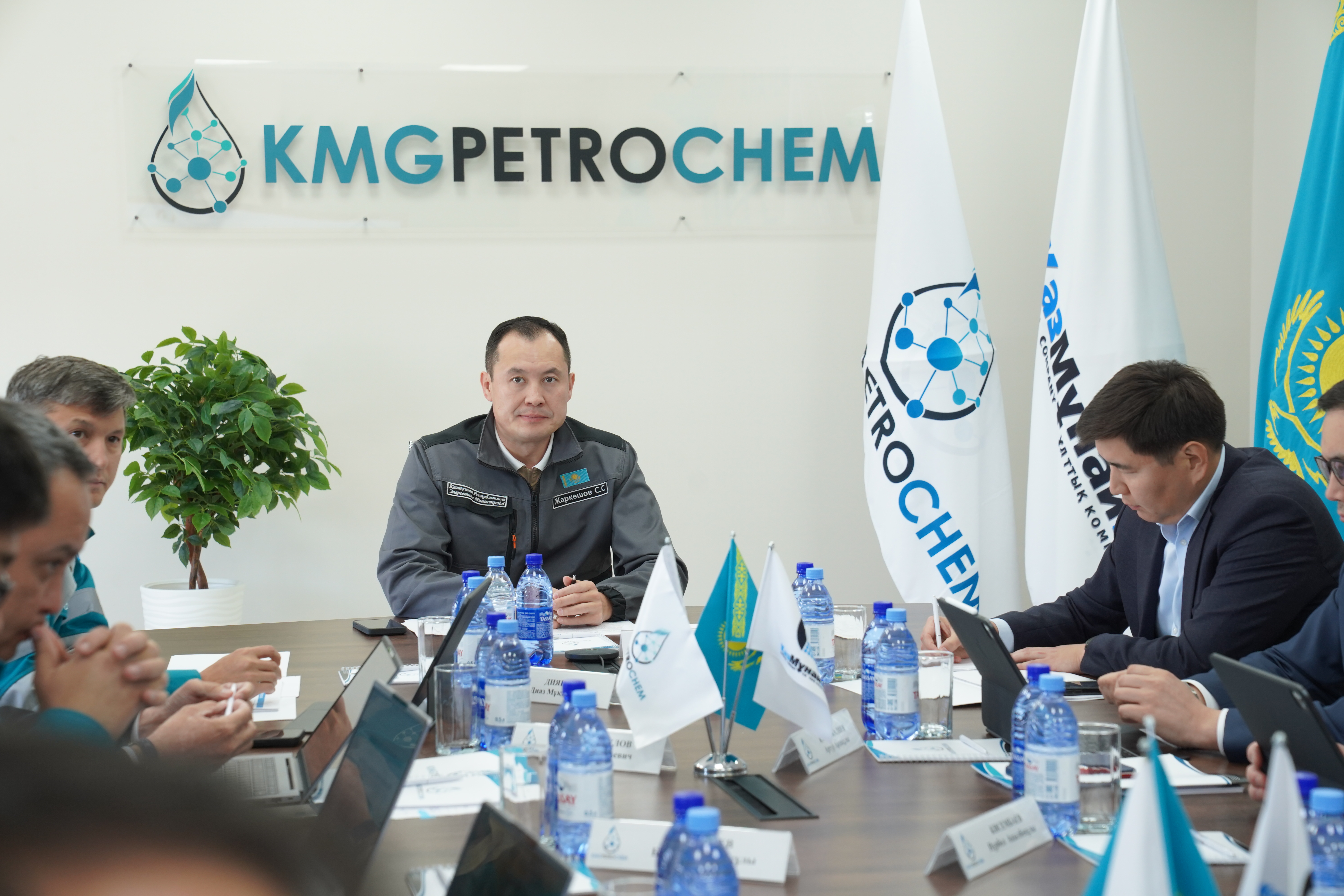 Теңіздегі газ бөлу кешенінің құрылысы қарқын алуда