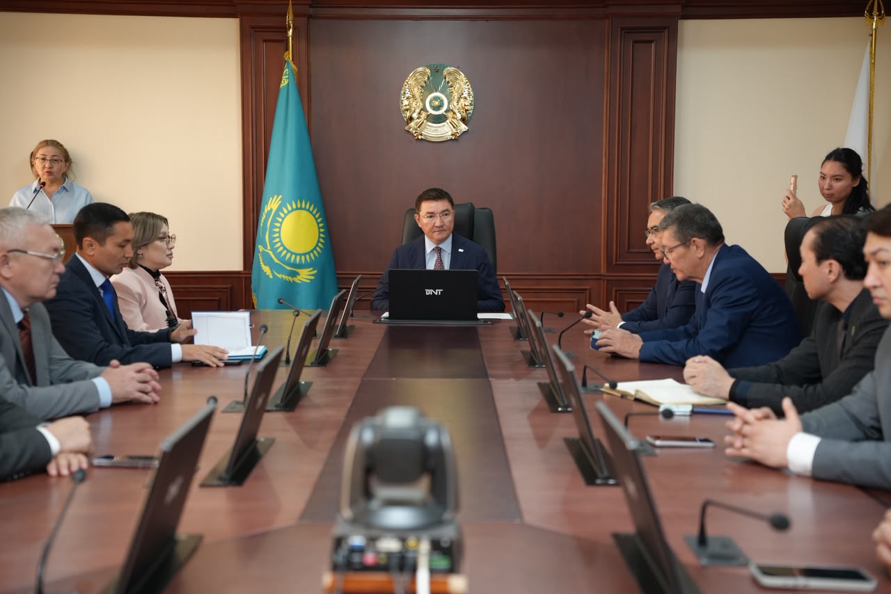 Энергетика министрлігінде Қазақстан Республикасы Конституциясын салтанатты түрде табыстау рәсімі өтті