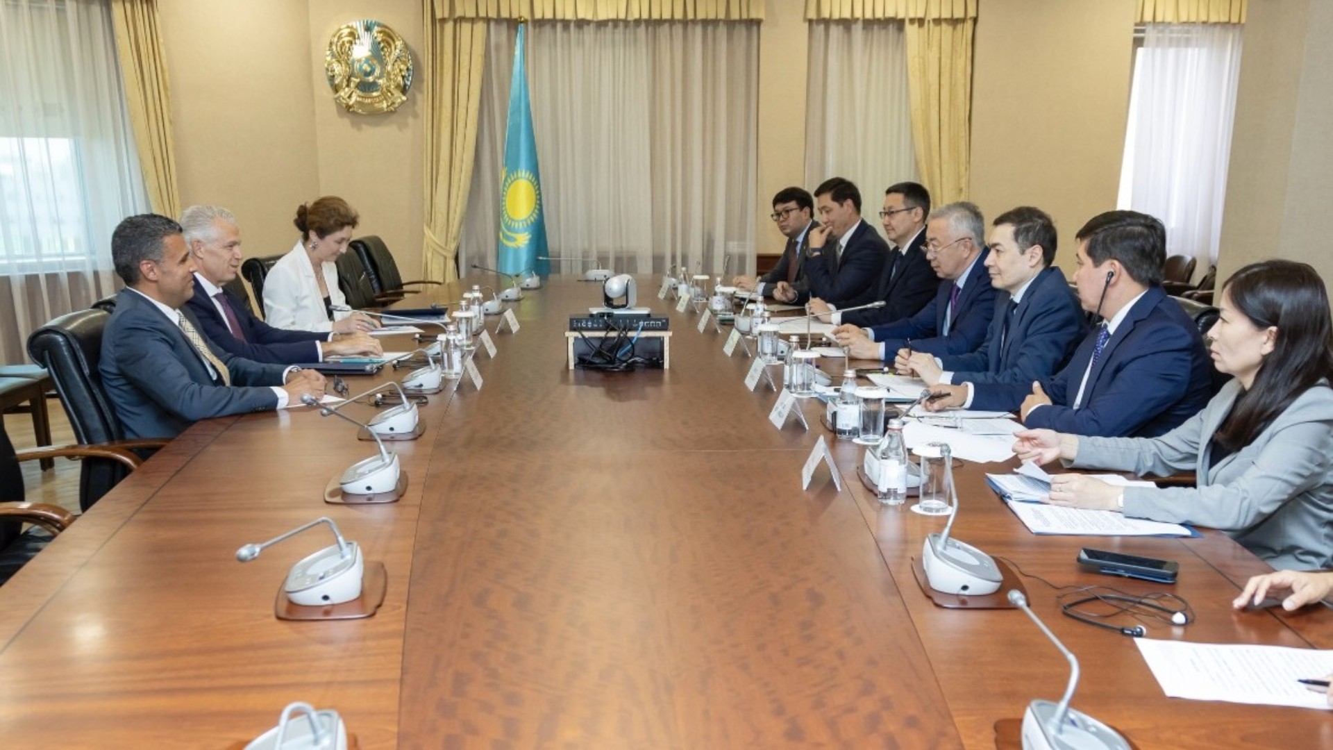 Серік Жұманғарин Philip Morris International басшылығымен ЕАЭО-да құрамында никотин бар өнімдерді техникалық реттеу мәселесін талқылады